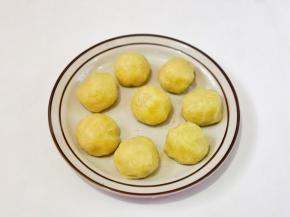 分成12个，放手心揉成圆球。