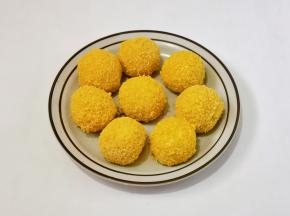 面包糠轻轻压一下，紧实一点不易掉落。