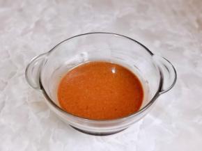 拌均匀至颗粒。