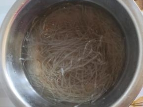 粉条提前用温水泡软！