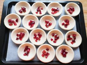 放入车厘子碎。 