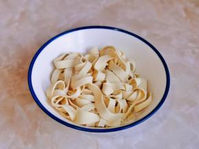 捞出沥干水分。