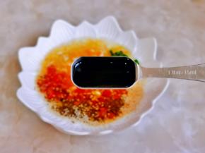 加入一大勺酱油。