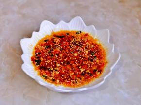 充分搅拌均匀，这样料汁做好了。