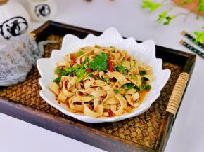 加入香菜拌均匀即可。