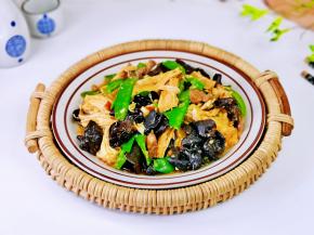 简单快手家常小炒。