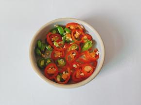 青红链接切小丁。