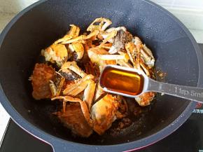 加入料酒两勺。