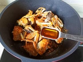 加入料酒两勺。