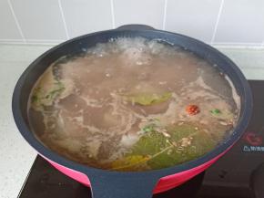 开大火煮开，转中火慢慢煮。