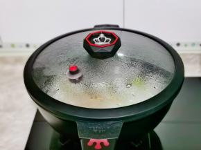 盖上盖子煮熟。