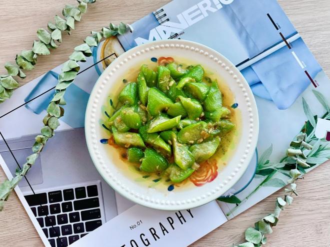 蒜蓉炒丝瓜，不黑不苦的秘诀告诉你