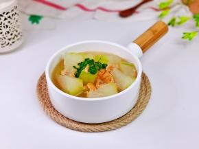 盛出装入汤碗中，撒上葱丝。