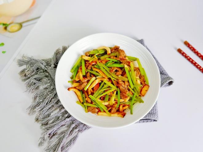 芹菜豆干炒肉丝