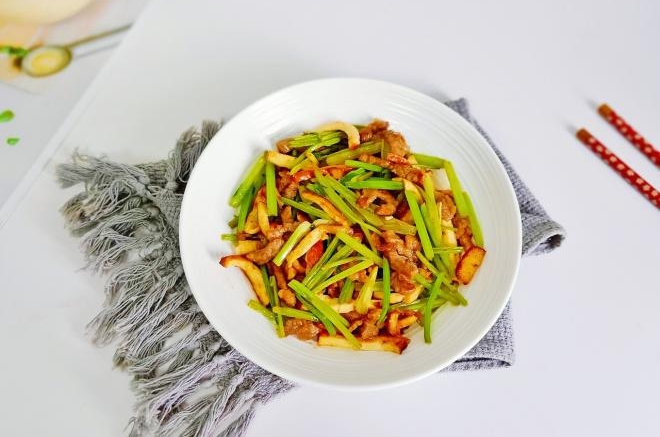 芹菜豆干炒肉丝