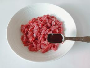 加入蚝油一勺。