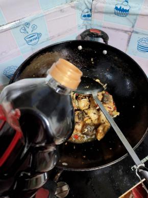 放入一大勺香醋去腥提鲜！