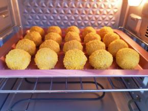 送入预热好的烤箱。