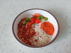 把所有配料都放一起。