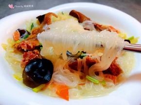 粉丝入口Q弹劲道混搭着腊鹅白菜鲜美的味道超级完美