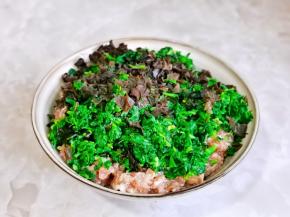 再加入荠菜木耳。