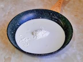 加入玉米淀粉。