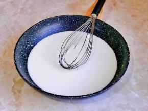 手动打蛋器打至无干粉。