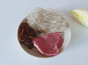 准备好所有食材。