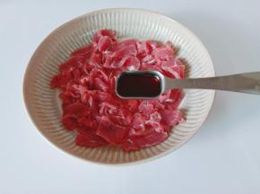 加蚝油一勺。
