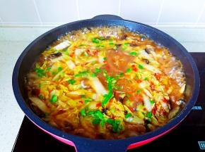 出锅之前少点葱花。