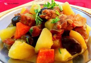 羊肉入口鲜嫩爽口混搭着时蔬一起吃让人回味无穷