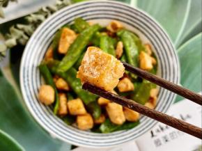 鸡肉鲜嫩不柴。