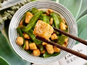 鸡肉鲜嫩不柴。