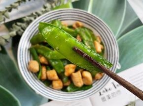 荷兰豆青翠可口。