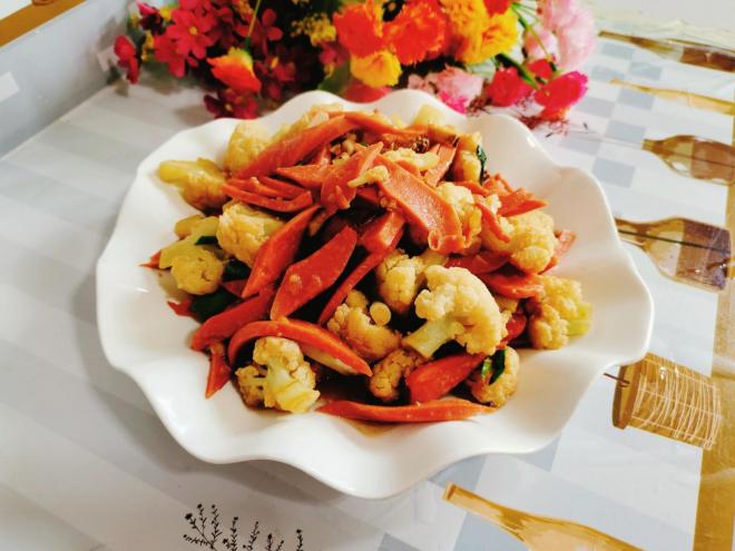 花菜炒火腿肠