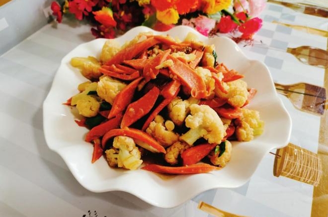花菜炒火腿肠