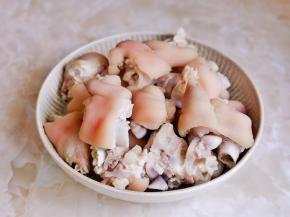 捞出用温水冲洗干净。