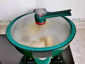 盖上盖子煮20分钟。