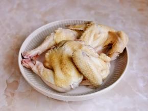 捞出用冷水冲洗，再泡冰水。