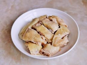 切出自己喜欢的小块装盘。