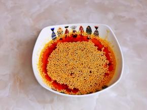 加入盐，糖，酱油，米醋搅拌均匀。