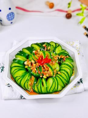 我家春节餐桌上必不可少的一道素菜。