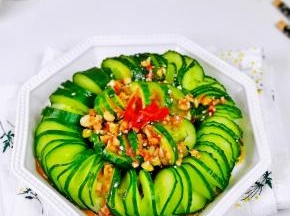 我家春节餐桌上必不可少的一道素菜。