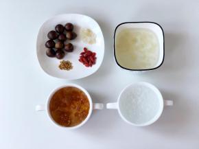 准备好食材，桃胶、雪燕和皂角米需要提前泡发好，大约要泡10个小时，泡至没有硬心。