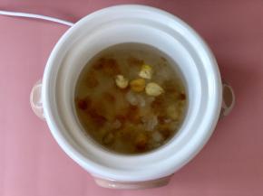 同时放入锥栗仁，继续选择“甜品”功能，煲汤20分钟。