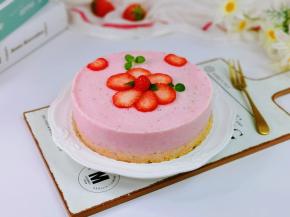 装饰上草莓，薄荷叶。