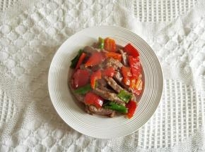 装盘出锅。鲜嫩，好看又好吃。