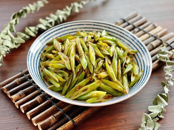 给肉都不换，巨美味的蒜蓉炒四季豆