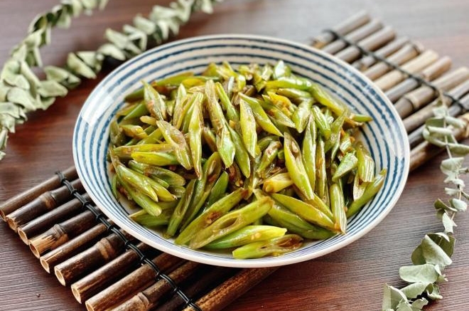 给肉都不换，巨美味的蒜蓉炒四季豆