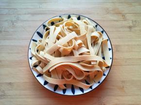 捞出控一下水分备用。